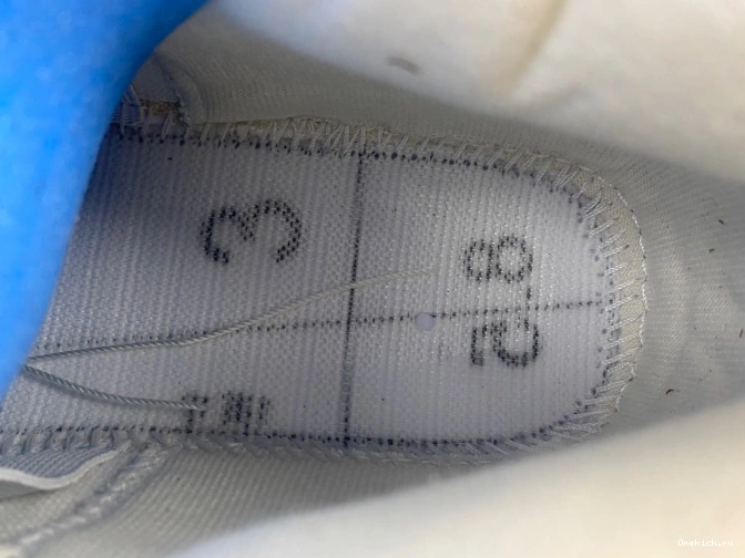 One Kick AO2571-100 4 Levi's x Air 'White' Jordan 0710